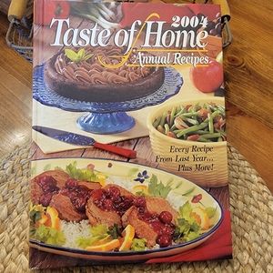 LIKE NEW!! 2004 Taste of Home Annual Cookbook